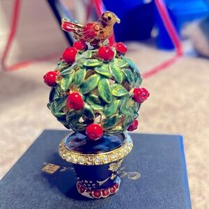 Object d Art Partridgee in a pear tree trinket box NIB